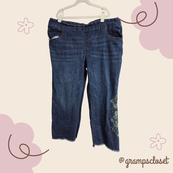 Pioneer Woman Embroidered Capris XL - Picture 1 of 4